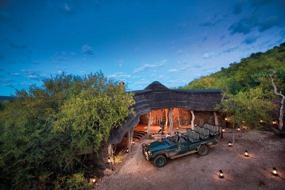Ingang Hoofgebouw Madikwe Safari Lodge Zuid-Afrika
