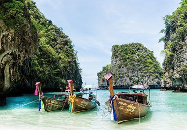 Tropisch Thailand - Boten - Rotsen - Blauwe Zee