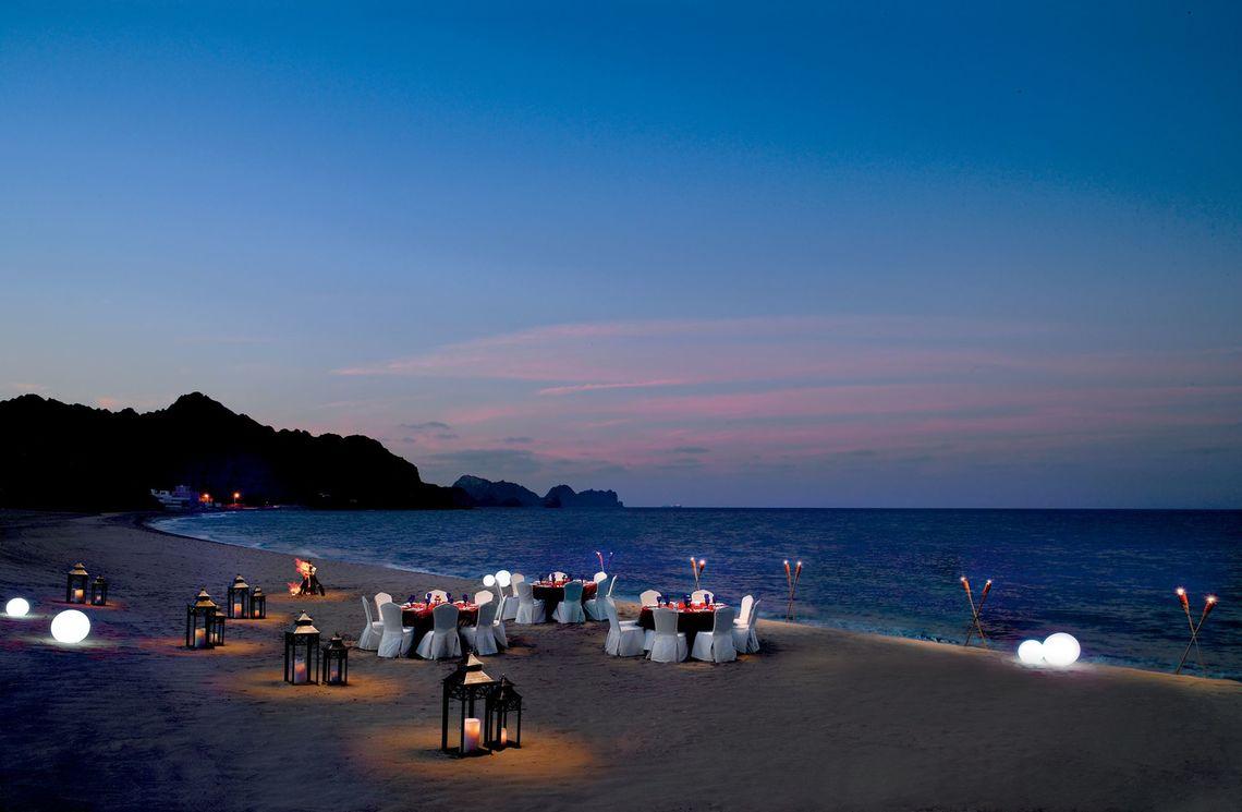 Ritz Carlton Al Bustan Palace - Oman - Diner at the beach