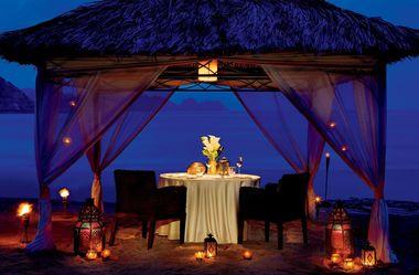 Ritz Carlton Al Bustan Palace - Oman - Romantisch diner op het strand