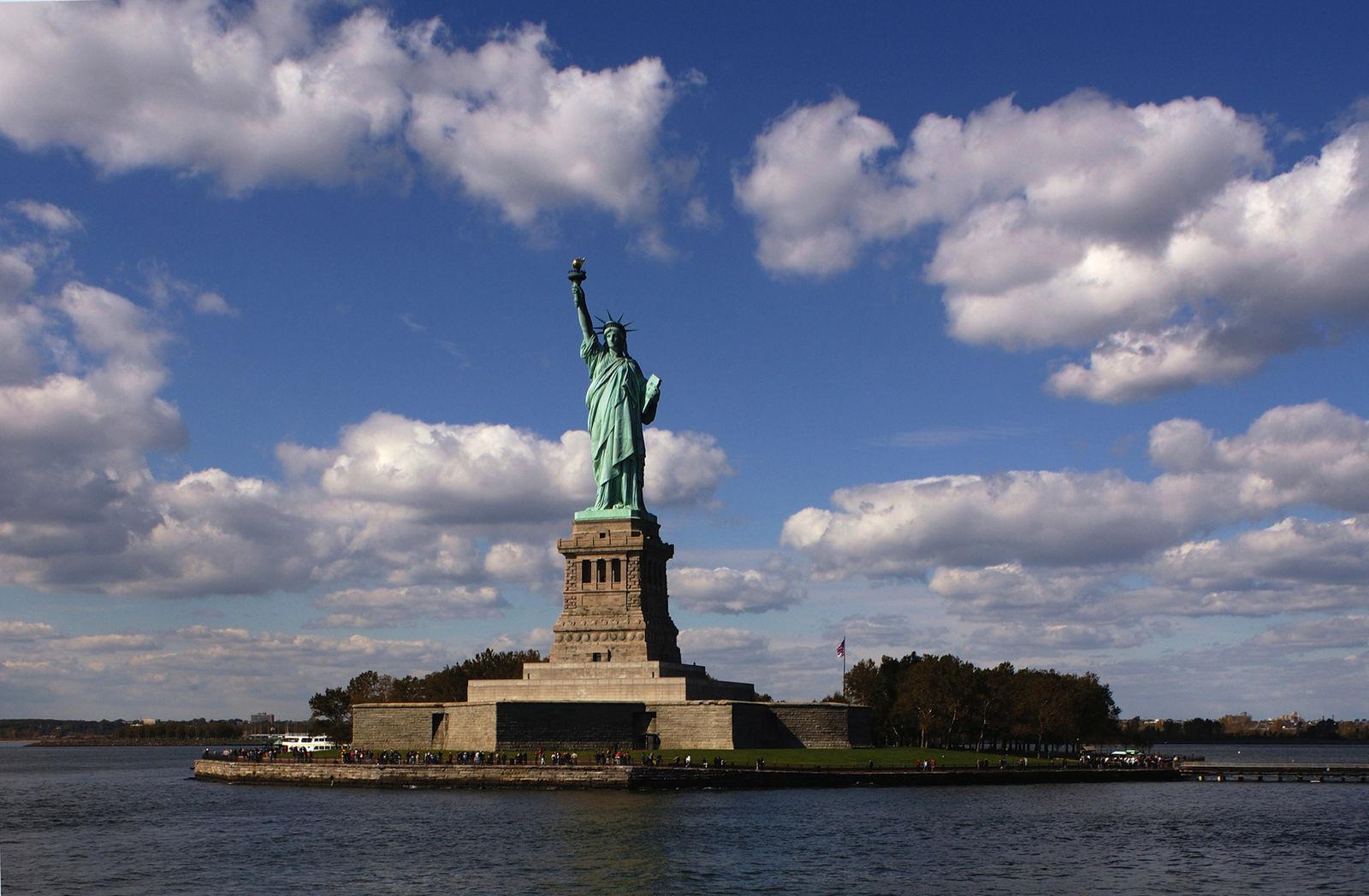 photos statue of liberty island